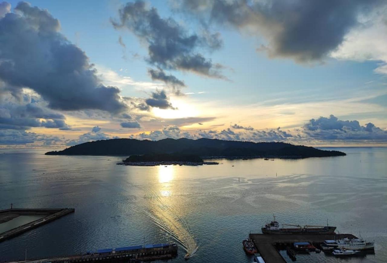 Jesselton Quay Sea View Hotel Kota Kinabalu Exterior photo